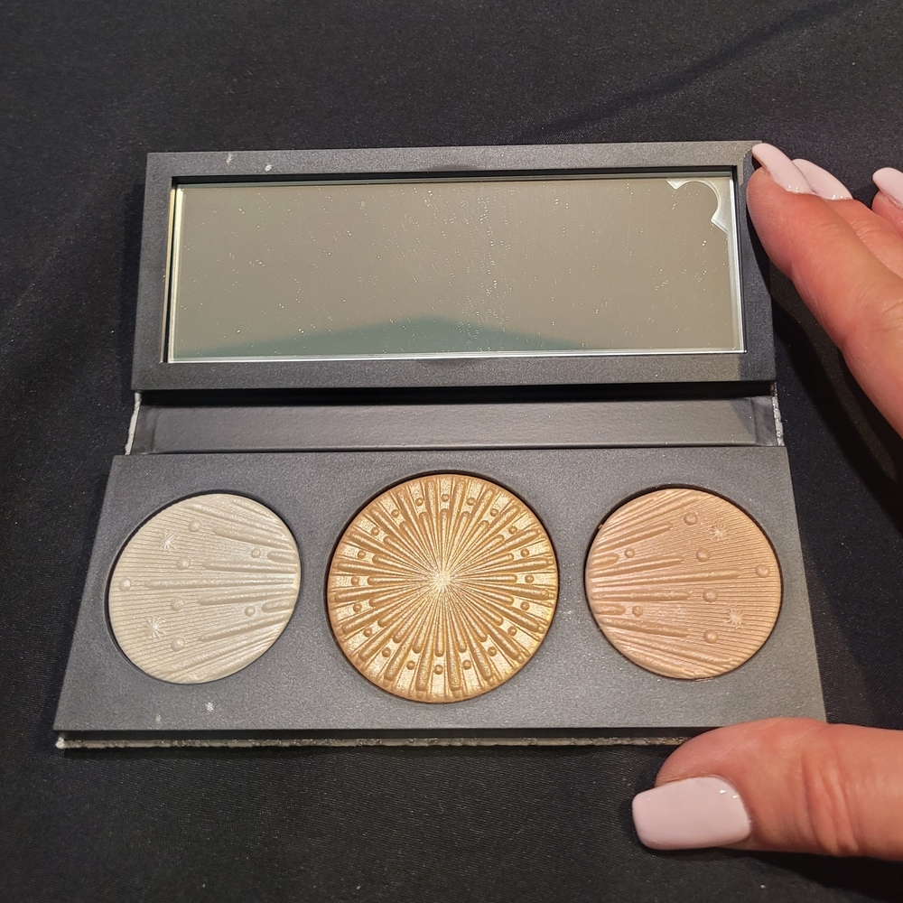 MAC Cosmetics Radiant Glow Highlighter Palette